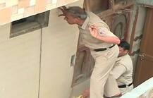 दिल्ली: 11 लोगों की रहस्यमयी मौत से जुड़े इन 11 सवालों के जवाब तलाश रही है पुलिस