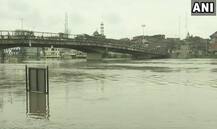 जम्मू-कश्मीर: खतरे के निशान से ऊपर बह रही है झेलम नदी, बाढ़ का अलर्ट जारी