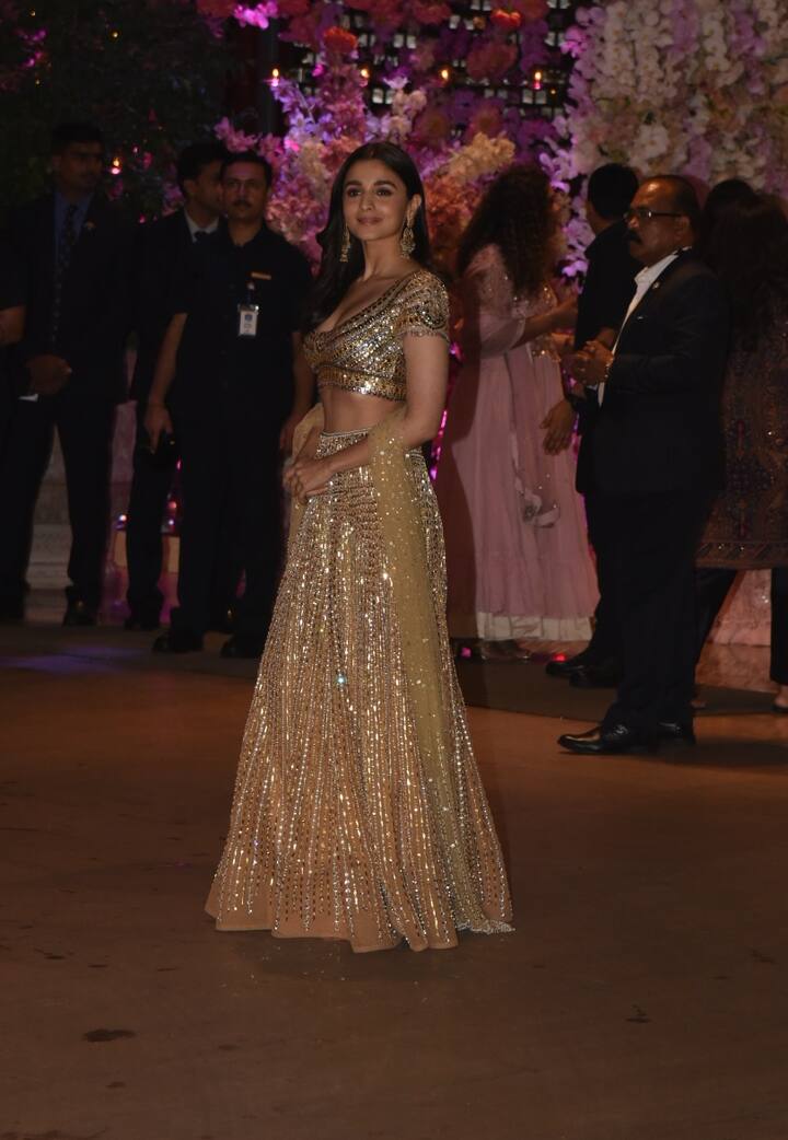 आलिया ने कैमरों को भी जमकर पोज दिए. (तस्वीर: मानव मंगलानी)