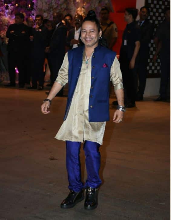 सिंगर कैलाश खेर भी अंबानी परिवार के खास मेहमानों में शामिल थे. (तस्वीर- मानव मंगलानी)