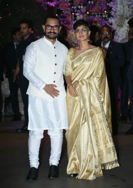  बॉलीवुड के जाने माने अभिनेता आमिर खान भी अंबानी परिवार की इस पार्टी में शामिल होने के लिए अपनी पत्नी किरण राव के साथ पहुंचे. (तस्वीर- मानव मंगलानी)