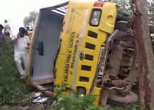 मुज़फ्फरनगर: खाई में पलटी बच्चों से भरी स्कूल बस