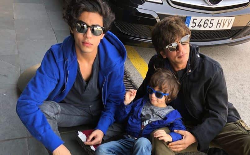 Shah Rukh Khan, Aryan And AbRam 'Soak Up The Sun' In Barcelona बर्सिलोना में फैमिली संग हॉलीडे मनाने पहुंचे शाहरुख खान, गौरी ने पोस्ट की हैं तस्वीरें