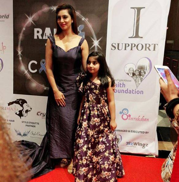 अर्शी की अदाओं के कारण ही उनके 403 हजार फॉलोअर्स हैं. (तस्वीर: इंस्टाग्राम)