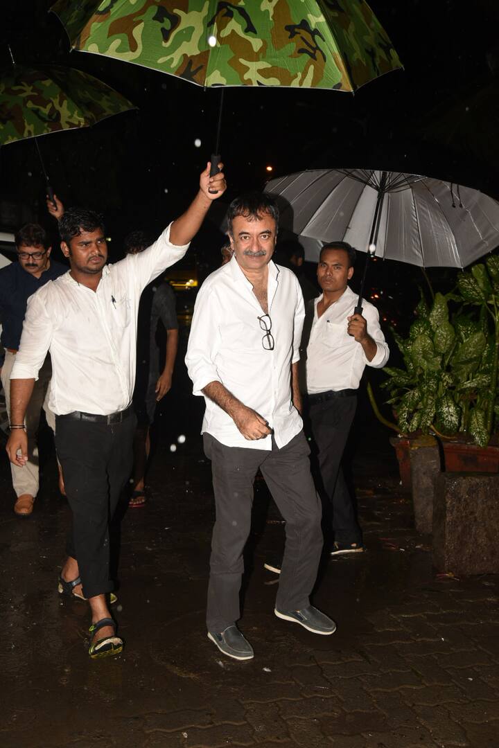 डायरेक्टर राजकुमार हिरानी यहां काफी खुश नज़र आए.