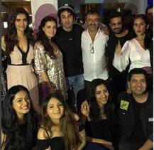 Sanju Success Party: धुंआधार कमाई के बीच रणबीर सहित \'संजू\' की स्टारकास्ट ने की धमाकेदार पार्टी