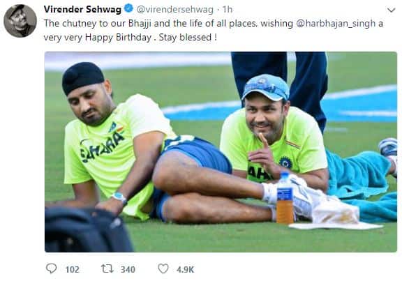 सहवाग अपने अनोखे ट्वीट के लिए भी हमेशा चर्चा में रहते हैं. किसी भी मामले और खिलाड़ी को जन्मदिन की बधाई देने के लिए वह ट्विटर पर कुछ अलग ही अंदाज में ट्वीट करते हैं. इसके अलावा वह अकसर ऐसे वीडियो पोस्ट करते हैं जो हंसी के लायक होती है. (तस्वीर: ट्विटर)