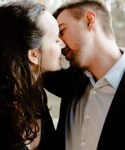 सेक्स रोल जर्नल में पब्लिश हुई रिसर्च के मुताबिक, एल्कोहल के साथ ही माहौल भी इस बात पर निर्भर करता है कि पुरुष महिलाओं को सेक्सु्अल ऑब्जेक्ट देख रहे हैं या नहीं.फोटोः गूगल फ्री इमेज