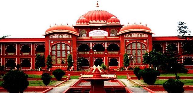 बेटी का स्थान मिथिला में सर्वोपरि माना जाता आ रहा है कि हर कण में यहां बेटी है. चूंकि सीता का जन्म मिट्टी के गर्भ से हुआ था. अपनी बेटी के प्रति असीम अनुराग को व्यक्त करने के लिए 'समदाउन' गीत गाया जाता है. इस गीत के दौरान पुरुष हो या स्त्री सबके आंखों से आंसू बहने लगता है. यहां रोने-रुलाने के लिए भी गीत-संगीत है. (तस्वीर: गूगल फ्री इमेज)