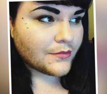 मर्दों की बियर्ड को भी मात दे रही है इस हसीना की दाढ़ी