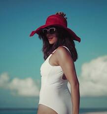 Photo: वेकेशन पर मालदीव गईं किश्वर मर्चेंट ने शेयर की ताजा तस्वीरें, कुछ इस तरह आ रही हैं नजर