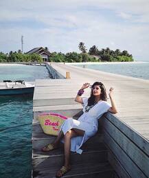 Photo: वेकेशन पर मालदीव गईं किश्वर मर्चेंट ने शेयर की ताजा तस्वीरें, कुछ इस तरह आ रही हैं नजर