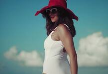 Photo: वेकेशन पर मालदीव गईं किश्वर मर्चेंट ने शेयर की ताजा तस्वीरें, कुछ इस तरह आ रही हैं नजर