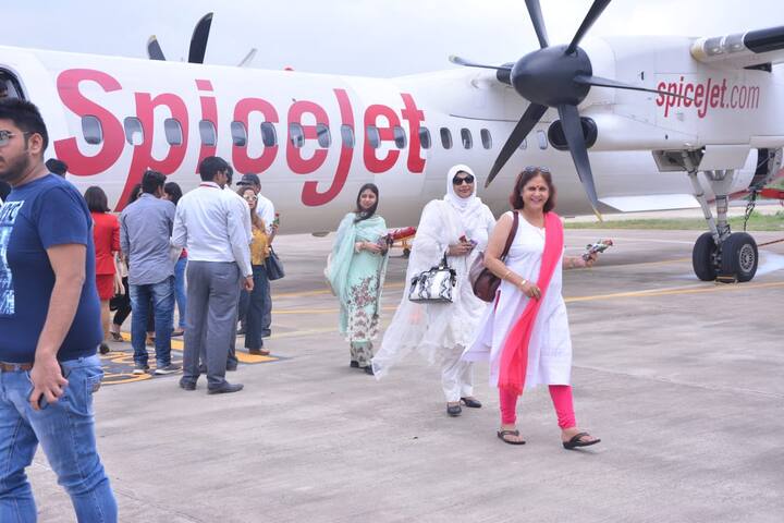केंद्रीय उड्डयन मंत्री सुरेश प्रभु ने कहा कि विकास के लिए फ्लाईट की जरूरत थी. हवाई सेवा से उद्योगों को बढ़ावा मिलेगा. प्रधानमंत्री नरेन्द्र मोदी के कार्यकाल में हवाई अड्डों का विकास हो रहा है. विश्व में तेजी से एविएशन सेक्टर बढ़ रहा है, प्रति वर्ष 20 प्रतिशत की रफ़्तार से इजाफा हो रहा है.
