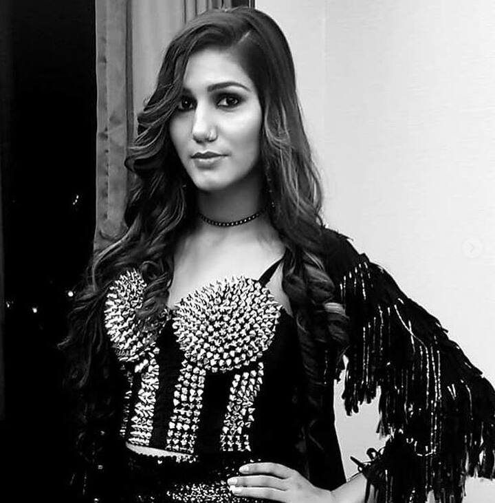  फिल्मों की बात करें तो 'बिग बॉस' में जाने के बाद सपना की लोकप्रियता काफी बढ़ गई हैं.