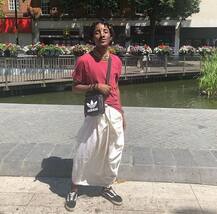 इस पुरुष एक्टर ने स्कर्ट पहन तस्वीरें की पोस्ट, सोशल मीडिया पर इनके जेंडर को लेकर हर कोई हुआ कन्फ्यूज