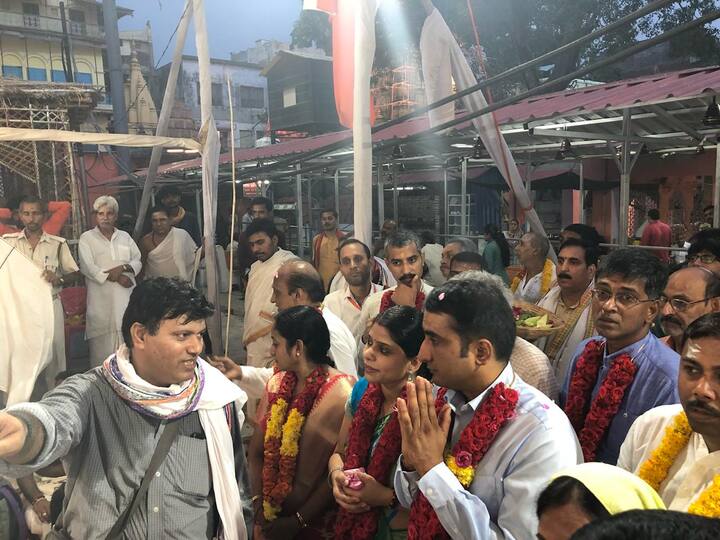 कुंभाभिषेक अनुष्ठान पांच जुलाई को को पूरा होगा. कुंभाभिषेक अनुष्ठान के दौरान गंगा जल से मंदिर के स्वर्ण शिखर का अभिषेक किया जा रहा है. इसके अलावा बाबा विश्वनाथ का 13 विधियों से पूजन किया जा रहा है.