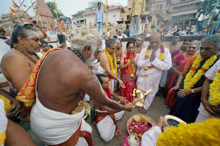 उन्होंने ख़ुशी जताई कि काशी में पहली बार कुंभाभिषेक का आयोजन हो रहा है. साथ ही उन्होंने हर 12 साल पर कुंभाभिषेक की प्रक्रिया दोहराने की उम्मीद भी जताई.