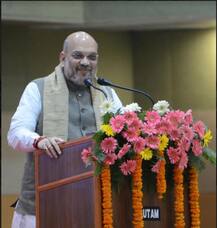 अमित शाह ने उड़ाया महागठबंधन का मजाक, कहा- 18 साल की लड़की से शादी के लिए खड़े हुए एक-एक साल के 14 लड़के
