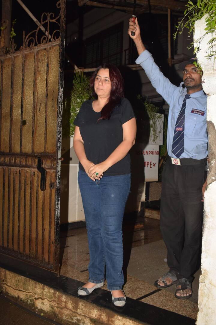 सोनाली इस समय न्यूयॉर्क में पति गोल्डी बहल के साथ हैं और कैंसर का इलाज करा रही हैं. उनके घर पर गोल्डी बहल की बहन सृष्टि बहल हैं. इन दिनों सृष्टि बहल ही सोनाली का घर संभाल रही हैं. (Photo: Manav Mangalani)