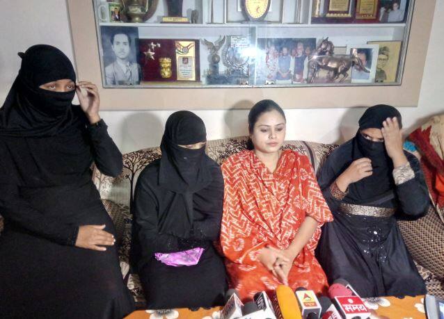 हलाला और बहूविवाह के खिलाफ एकजुट हुईं मुस्लिम महिलाएं, अब लड़ेंगी लड़ाई Muslim women will fight against Halala and multiple marriage through Mera Haq foundation हलाला और बहूविवाह के खिलाफ एकजुट हुईं मुस्लिम महिलाएं, अब लड़ेंगी लड़ाई