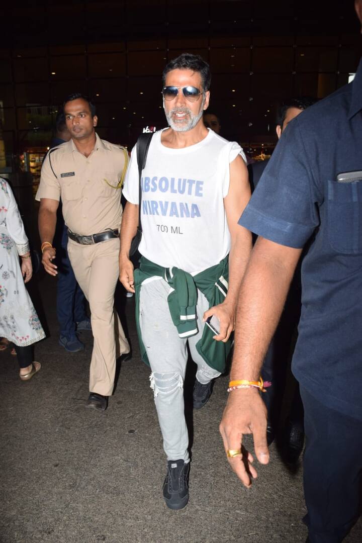 आपको बता दें कि अक्षय कुमार और सोनाली बेंद्रे 'वंस अपॉन ए टाइम इन मुंबई', 'अंगारे' और 'सपूत' सहित कई फिल्मों में साथ-साथ काम कर चुके हैं. (Photos: Manav Mangalani)