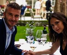 फुटबॉलर डेविड बेखम ने पत्नी के साथ मनाया 19वीं सालगिरह का जश्न