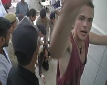 धर्मशाला में विदेशी युवती ने मचाया उत्पात, पुलिस के जवानों से की मारपीट