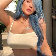 टीवी अभिनेत्री काइली जेनर की बेटी के पास हैं 15 लाख रुपयों ये भी अधिक के जूते