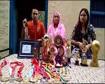 गरीबी नहीं रोक पाई नीशू के कदम, फुटबॉल की नेशनल टीम में हुआ चयन