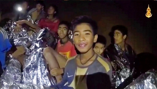 Thailand cave rescue: former navy diver dies during operation थाईलैंड की गुफा में 12 बच्चों के फंसे होने का मामला- बचाव अभियान के दौरान सेना के पूर्व गोताखोर की मौत