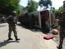 श्रीनगर लेह हाइवे पर हुआ हादसा, अमरनाथ भक्त हुए घायल