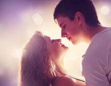 International Kissing Day 2018: पार्टनर को करने जा रहे हैं किस तो पहले जान लें इन बातों को, नहीं तो पार्टनर हो सकता है नाराज