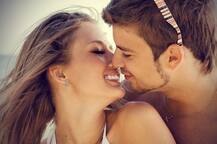 International Kissing Day 2018: पार्टनर को करने जा रहे हैं किस तो पहले जान लें इन बातों को, नहीं तो पार्टनर हो सकता है नाराज