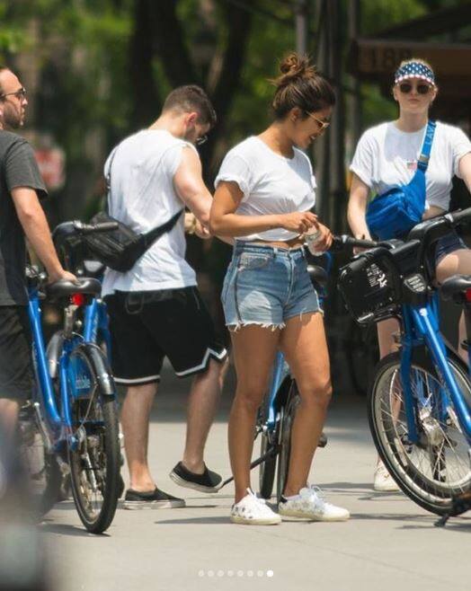 तस्वीरों में दोनों की हॉट केमिस्ट्री सबसे सामने है. (Photo: Instagram)