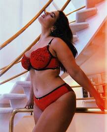 मोटापे को भूल फैंस को सिड्यूस करती नजर आ रही है ये हसीना, ये तस्वीरें आपको भी बना लेंगी अपना दीवाना