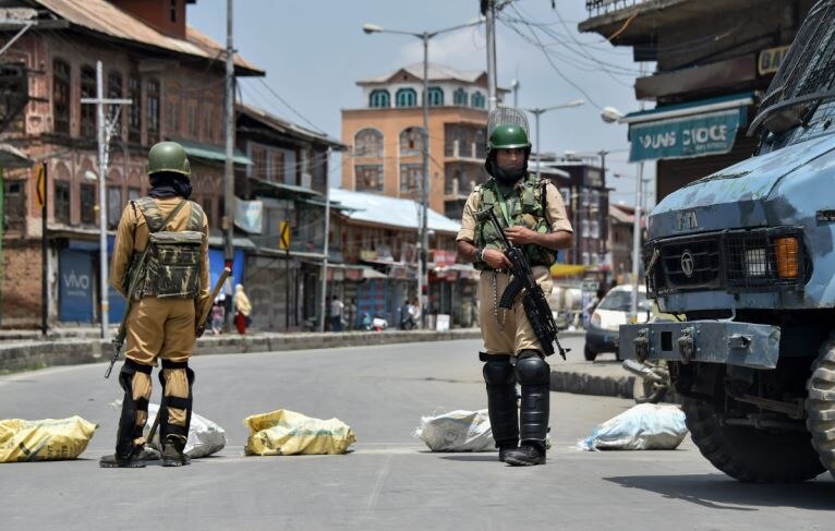 जवान की हत्या, बुरहान की बरसी, आसिया की गिरफ्तारी और PDP में बगावत समेत कश्मीर की आज की छह खबरें