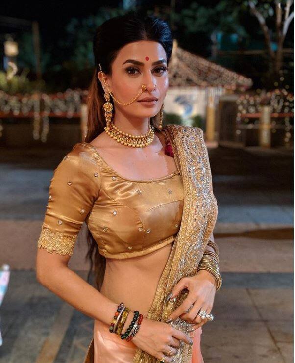 टीवी अभिनेत्री पवित्रा पुनिया को सीरियल 'नागिन 3' में पर्ल वी पुरी की सौतेली मां का किरदार निभाते हुए देखा गया है. सीरियल में एक बड़े शख्स की मां का किरदार निभाने वाली पवित्रा असल जिंदगी में बेहद बोल्ड हैं.