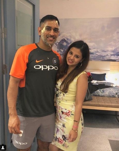 Sakshi's dhono celebrates dhoni birthday, MS Dhoni becomes third Indian to play 500 international matches धोनी की पत्नी साक्षी और टीम इंडिया ने कुछ इस अंदाज में मनाया कैप्टन कूल का जन्मदिन