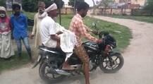 बिहार: पोस्मार्टम के बाद नहीं मिली एंबुलेंस, परिवार वाले बाइक पर ले गए 13 साल के बच्चे का शव