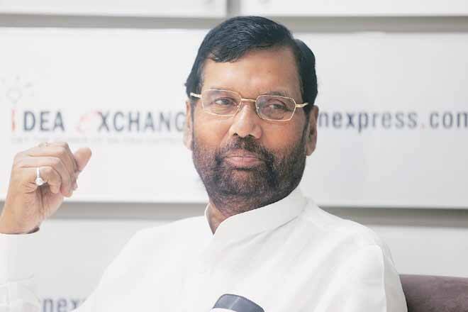 Ramvilas Paswan calls himself an uniting factor for NDA in Bihar मैं NDA को बिहार में एकजुट करने वाली ताकत: रामविलास पासवान