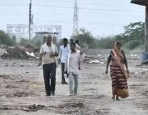 जयपुर: ‘स्वच्छता मिशन’ की उड़ी धज्जियां, PM मोदी के कार्यक्रम से पहले खुले में शौच करते नज़र आए लाभार्थी