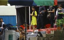 मुंबई में एड शूट करने पहुंचीं प्रिया प्रकाश, पोज देने के मूड में नहीं दिखीं