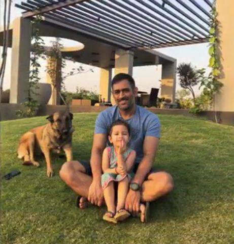 धोनी क्रिकेट के साथ-साथ अपनी निजी जिंदगी को भी बखूबी संभाल रहे हैं.फोटोः इंस्टाग्राम  