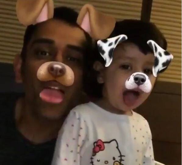 बतातें चलें, धोनी ने हाल ही में एक और रिकॉर्ड अपने नाम दर्ज करवा लिया है. एमएस धोनी 500 अंतरराष्ट्रीय मैच खेलने वाले तीसरे भारतीय बन गए हैं.फोटोः इंस्टाग्राम