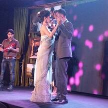 जब सबके सामने मोनी रॉय का हाथ पकड़ डांस करने लगे अक्षय कुमार