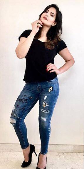 स्टाइल मंत्र के बारे में पूछे जाने पर जरीन ने कहा कि जो कुछ भी पहले सहज और आत्मविश्वास से भरा हो.फोटोः इंस्टाग्राम