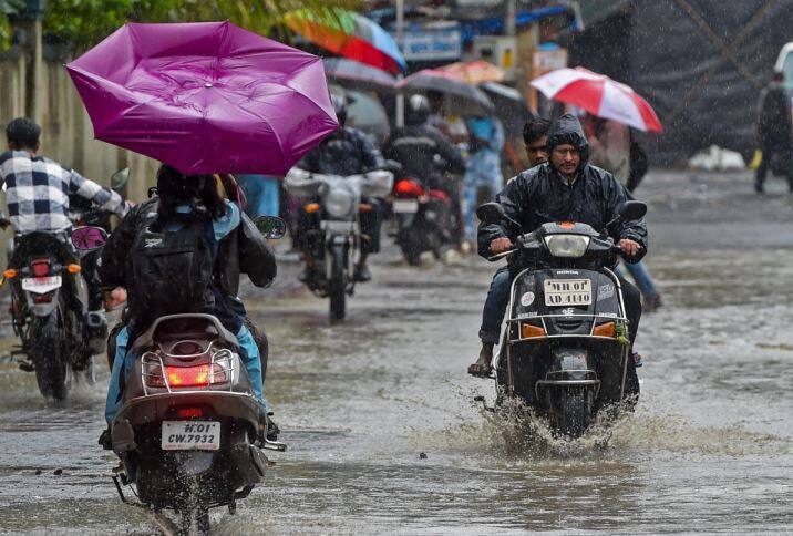 Heavy rain in Mumbai, Thane, Kalyan and Navi Mumbai मुंबई से सटे कल्याण में भारी बारिश, अगले पांच दिनों तक राहत की उम्मीद नहीं