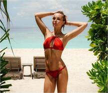 सिंगर पोलिना बिकनी में ढा रही हैं कहर, देखें तस्वीरें