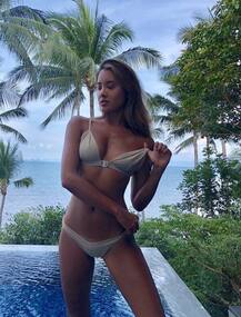 मिस जून 2018 कैसांद्रा डाउन ने बिकिनी में इंस्टाग्राम पर शेयर की तस्वीरें